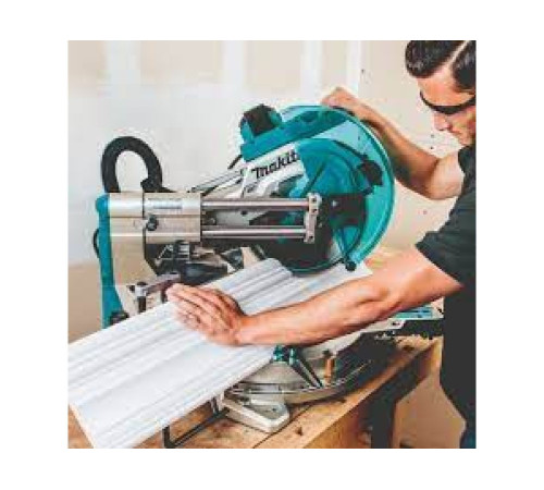 Пила торцовочная Makita LS1219 в коробке