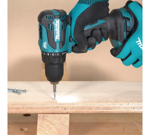 Дрель-шуруповерт аккумуляторная Makita LXT DDF490SFJ