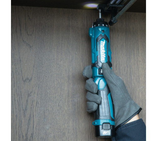 Отвертка аккумуляторная Makita DF012DSE