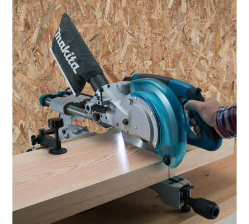 Пила торцовочная Makita LS0815FLN в коробке