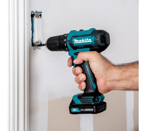 Аккумуляторная дрель-шуруповерт Makita CXT DF333DWME в кейсе